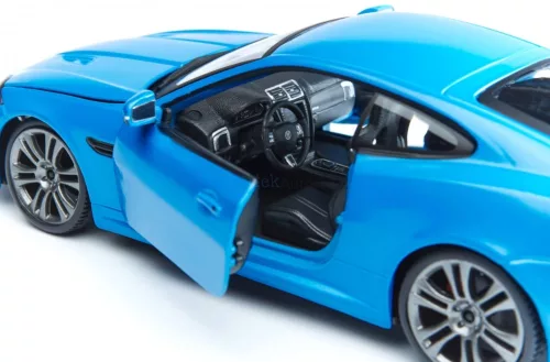 Bburago 1:24 Jaguar XKR-S sportautó 18-21063