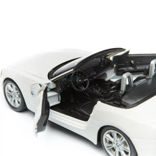 Bburago 1:24 BMW Z4 sportautó 18-22002