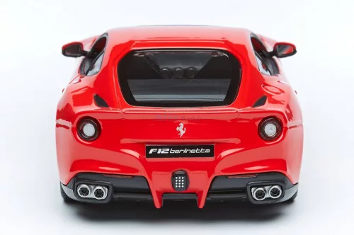 Bburago 1:24 Ferrari F12 Berlinetta sportautó 18-26007