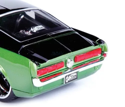 Maisto 1:24 Ford Mustang GT Coupe Custom (1967) összeszerelhető modell autó - 39094