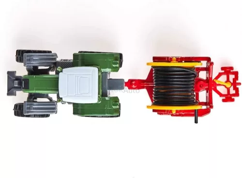 Siku 1:87 Fendt Favorit 926 traktor locsolótömlővel - 1677