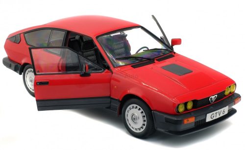 Solido 1:18 Alfa Romeo Alfetta GTV 6 (1984) sportautó 1802301