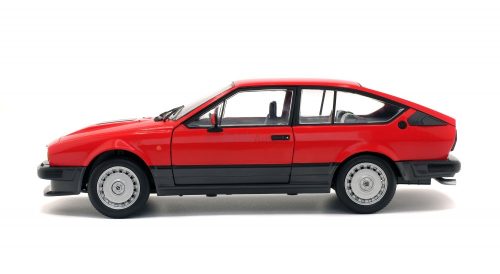 Solido 1:18 Alfa Romeo Alfetta GTV 6 (1984) sportautó 1802301
